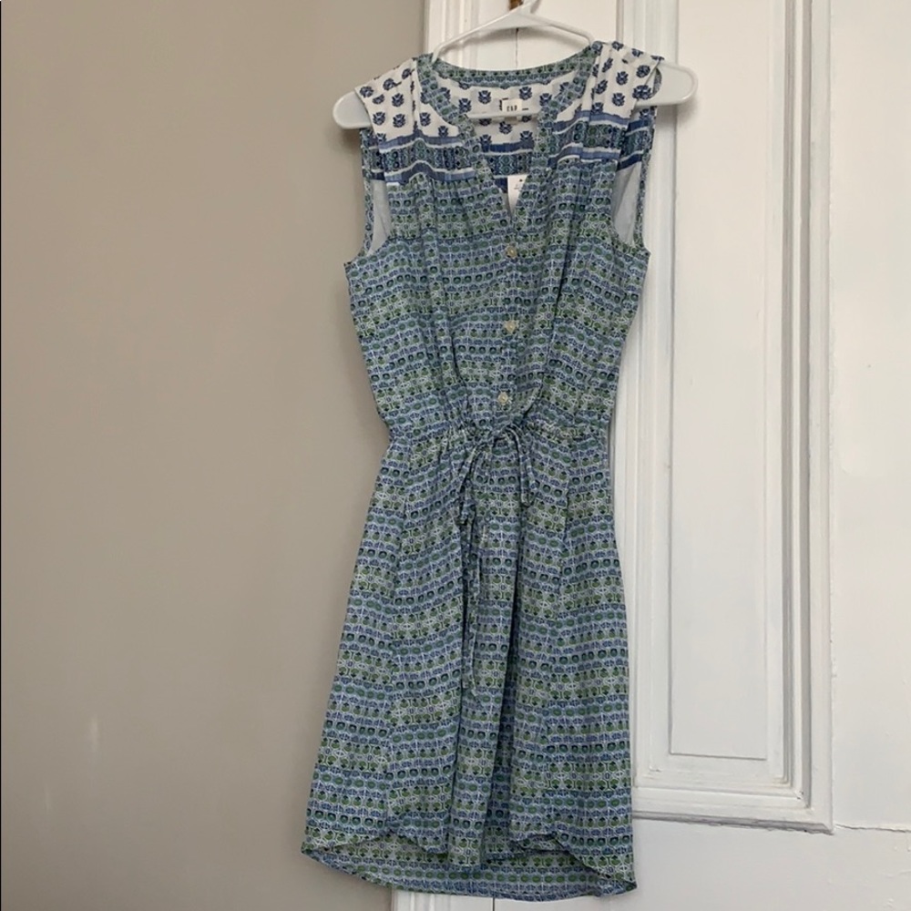 Shift dress with cinched waist tie